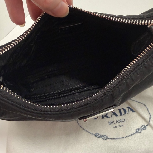 Authentic Prada Re-edition 2005 - Picture 5 of 7